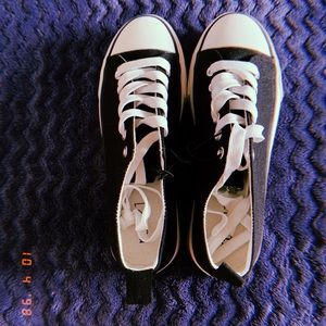 Black flat converse from the 21
